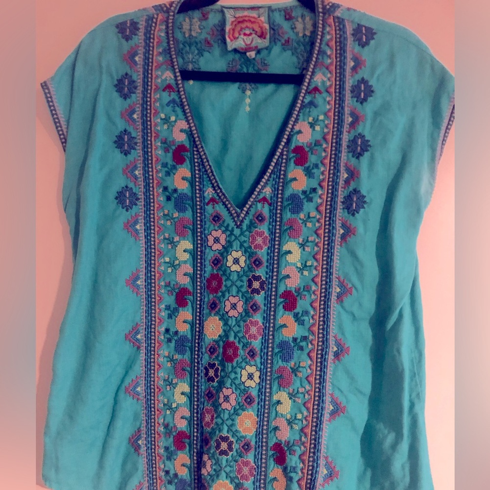 Gorgeous JW embroidered top. V neck with a relaxed body. Machine washable!